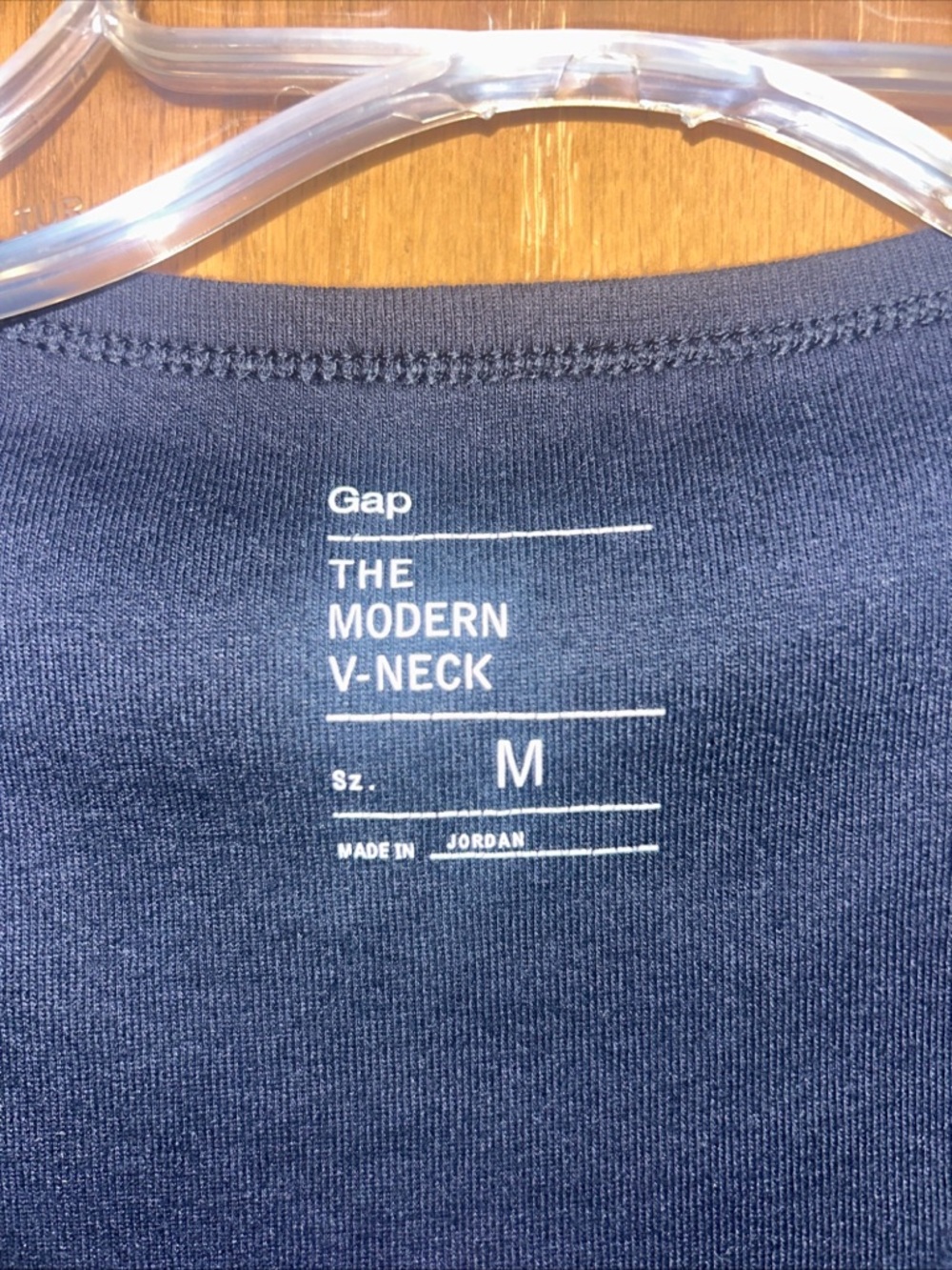 Gap The Modern V-Neck T-Shirt Fitted in Black - Picture 3 of 5